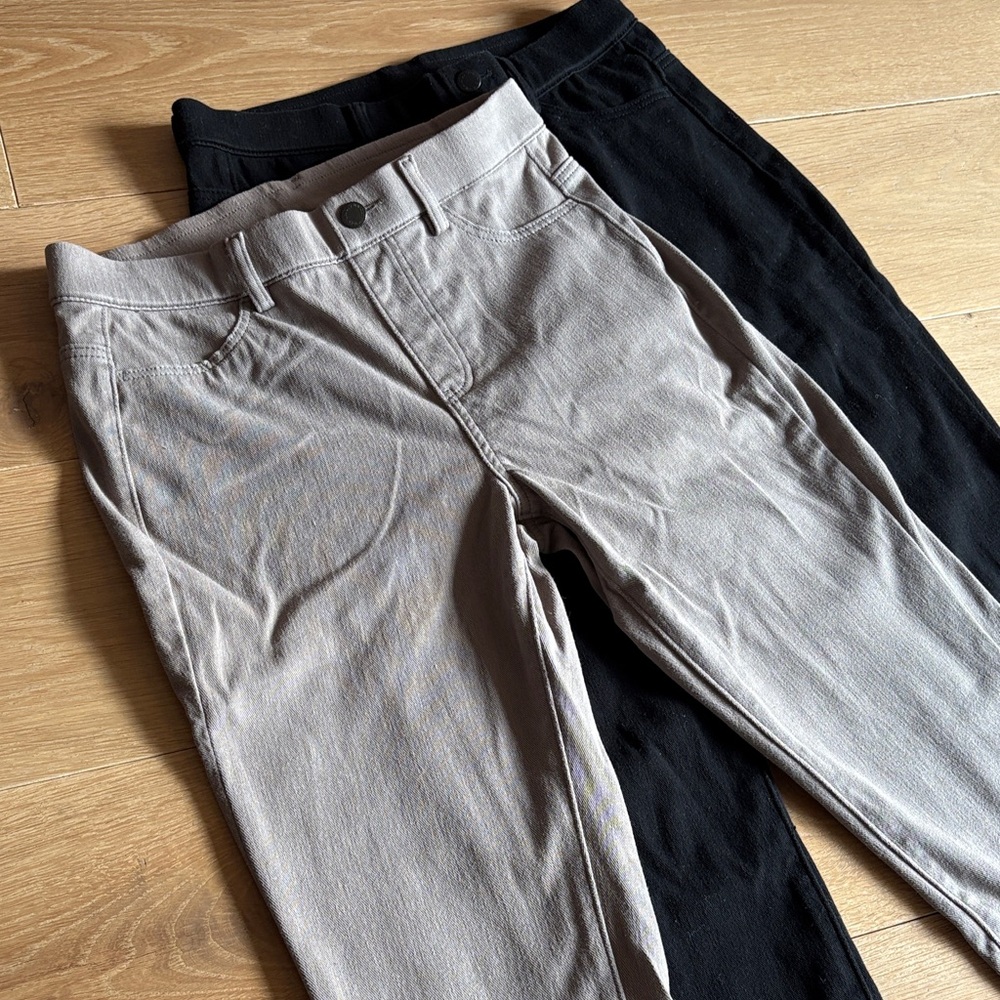 🦄 2 Pairs of Uniqlo pull-on pants - black and light grey - Picture 2 of 11